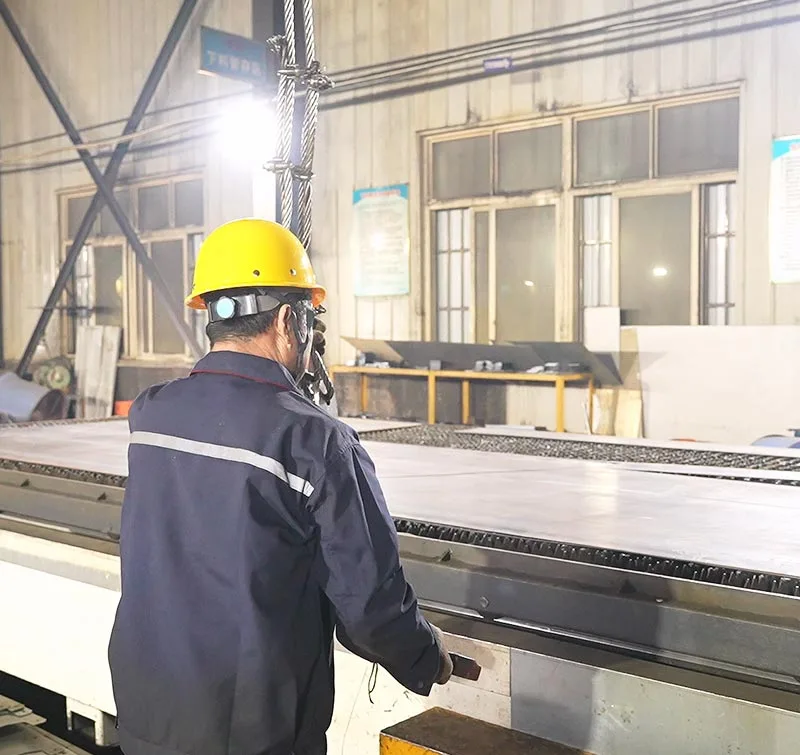CNC steel plate cutting at the Yunguan equipment factory